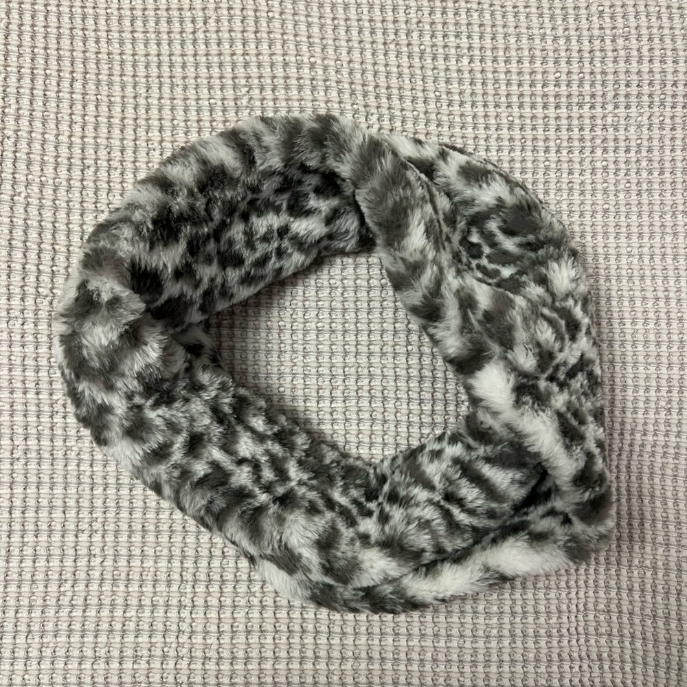 Leopard Print Faux Fur Infinity Scarf - Picture 3 of 4